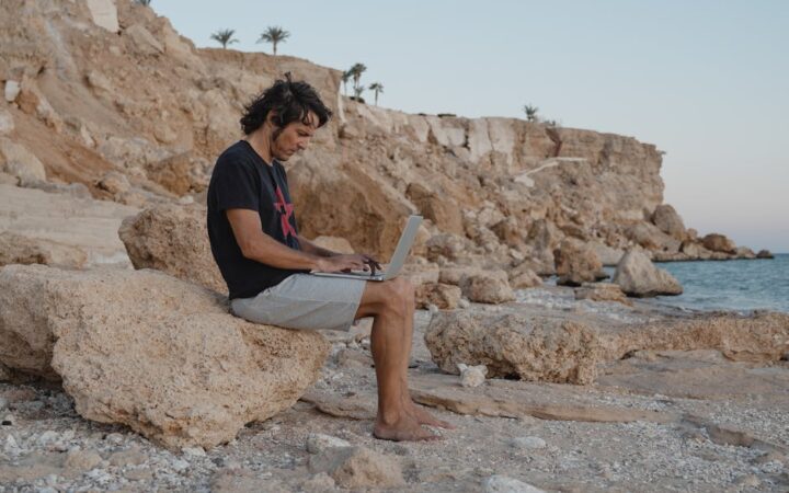 The Rise of the Digital Nomad: How Men Are Redefining Work-Life Balance