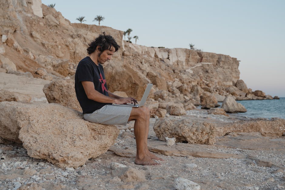 The Rise of the Digital Nomad: How Men Are Redefining Work-Life Balance