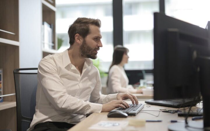 How to Master the Art of Networking in the Digital Age